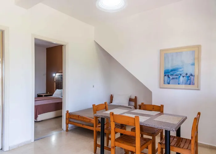 Pink House Socrates Corfu Beachside Retreats * Vitaládes
