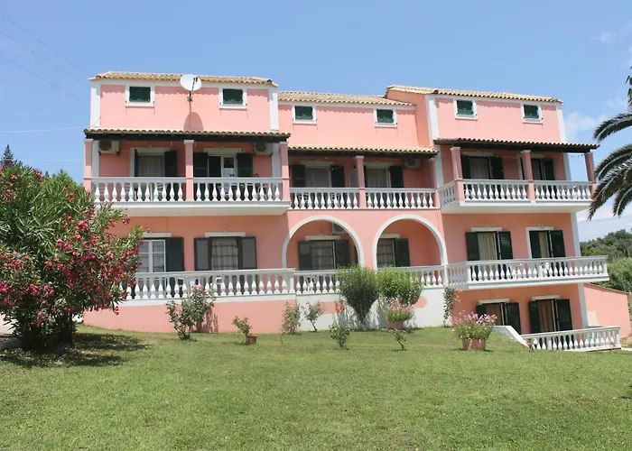 Апартаменты Pink House Socrates Corfu Beachside Retreats *